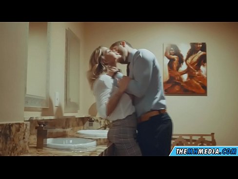 ❤️ När en bystig blondin förför dig på en offentlig toalett Sexvideo at porn sv.port-amurasso.ru ❌❤